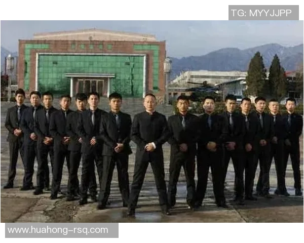 足球明星保镖全程护驾揭秘背后的安全故事与荣耀时刻 足球明星保镖全程护驾揭秘背后的安全故事与荣耀时刻